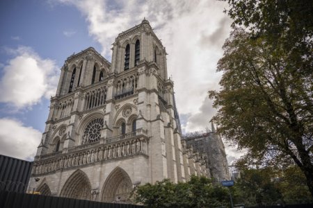 <span style='background:#EDF514'>CATEDRALA</span> Notre Dame va fi redeschisa astazi. La ceremonia gradioasa vor participa lideri din zeci de tari: Trump, Biden, Zelenski, Macron vor fi prezenti