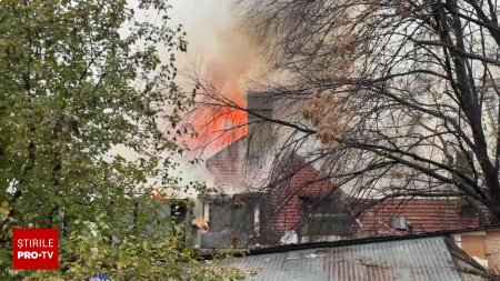 VIDEO. Incendiu in centrul Bucurestiului. A luat foc fostul restaurant Marul de Aur, in interior si la acoperis