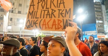 Furie in Brazilia dupa ce un politist militar a aruncat un tanar de pe un pod