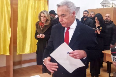 Calin Georgescu anunta ca merge sa voteze si-i indeamna pe sustinatorii sai sa procedeze la fel, desi CCR a anulat alegerile » Elena Lasconi: Se incearca o destabilizare, nu mergeti la vot!