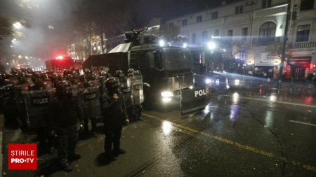 Mii de manifestanti pro-UE se indreapta spre parlament pentru a incepe a zecea noapte de proteste, in Georgia