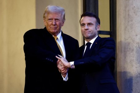 Duelul cu strangere de mana dintre Trump si Macron continua