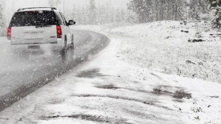 Zile de iarna: Duminica si luni vor fi ploi in est si sud, iar la munte va ninge