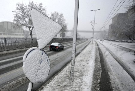 Se circula in conditii de iarna pe toate drumurile din centrul tarii