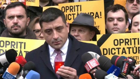 George Simion a aprins lumanari pentru democratie, nemultumit ca nu a mai putut vota la alegerile prezidentiale