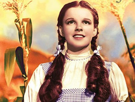 Pantofii de rubin purtati de Judy Garland in <span style='background:#EDF514'>VRAJITORU</span>l din Oz, vanduti cu 28 de milioane de dolari