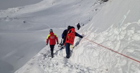 Avertismentele Salvamont privind riscul producerii de avalanse, ignorate de turisti. Cinci tineri, blocati pe munte dupa ce urcat pe Jepii Mari