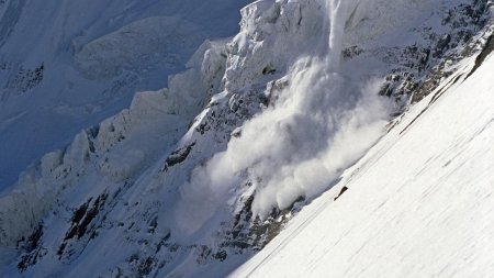 Risc major de avalanse la munte. Avertismentul meteorologilor