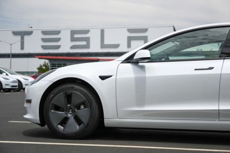 Tesla face presiuni asupra Marii Britanii pentru a inaspri normele privind emisiile de carbon