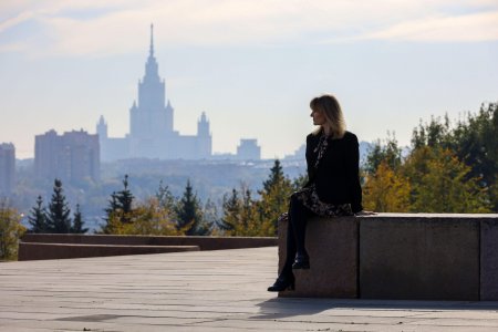 Studentele din Rusia, ademenite cu 900 de euro sa faca cat mai repede un copil