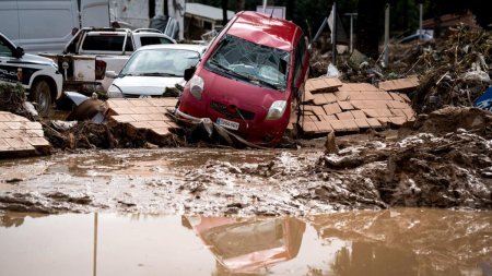 Pierderile asigurate la nivel mondial provocate de catastrofe naturale au depasit 100 de miliarde de dolari pentru al 5-lea an consecutiv 