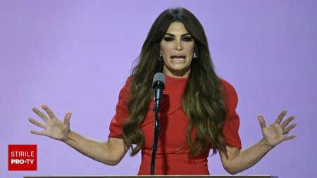 Trump a ales-o Kimberly Guilfoyle, fosta logodnica a fiului sau cel mare, ca ambasador al SUA in Grecia