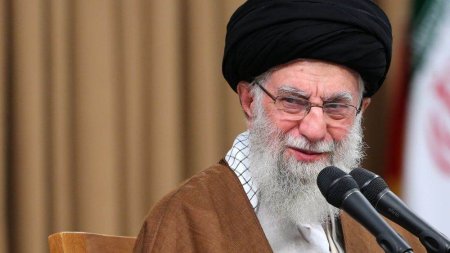 Ali Khamenei acuza Statele Unite si Israel pentru prabusirea regimului Assad