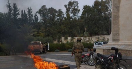 Siria, dupa fuga dictatorului. Mormantul lui Hafez el-Assad, tatal lui Bashar al-Assad, incendiat