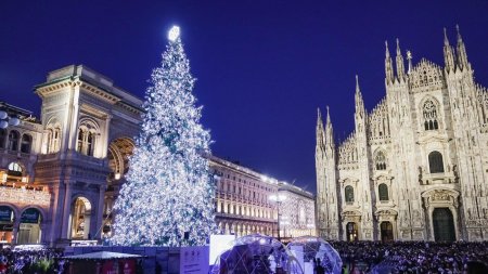 Cei mai frumosi brazi de Craciun din lume. Bradul din Galeriile Lafayette, din Paris, printre cei mai spectaculosi