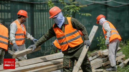 Sute de straini veniti la munca in Romania, urcati in avion si trimisi inapoi acasa. Au fost interzisi pana la 5 ani in UE