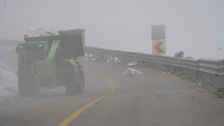 Restrictii de circulatie pe Transalpina, din cauza viscolului si a zapezii