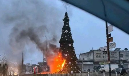 Proteste in Damasc pentru drepturile crestinilor, dupa incendierea unui brad de Craciun