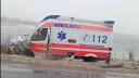 Accident grav intre o ambulanta cu pacient si un autoturism. Sunt patru victime, dintre care doua, inconstiente