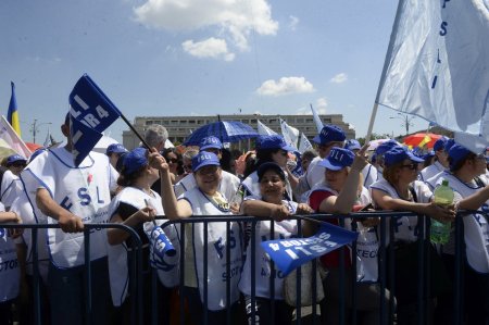 Sindicalistii cer Guvernului sa nu inghete salariile profesorilor, inaintea adoptarii Ordonantei trenulet si anunta proteste in Piata Victoriei