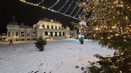 Vatra Dornei este pregatita pentru sfarsitul de an. Orasul-statiune are hotelurile pline, partiile deschise si preturi accesibile | REPORTAJ