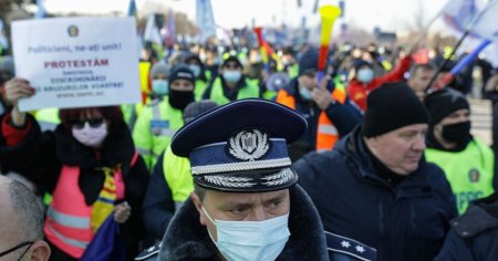 Ordonanta trenulet declanseaza primele proteste. Politistii si <span style='background:#EDF514'>STUDEN</span>tii au ajuns in fata Guvernului