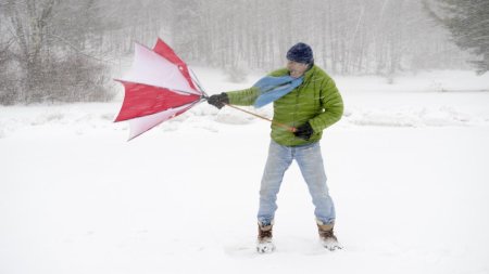 Atentionari meteo Cod portocaliu si Cod galben de viscol si ninsori, in Romania. Harta zonelor vizate de alertele ANM