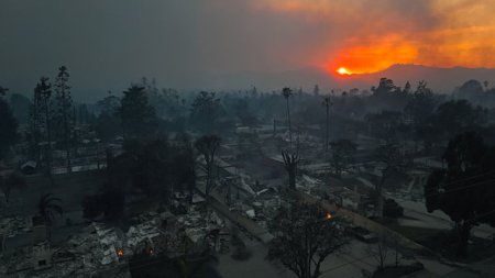 Los Angeles, devastat de incendii, in calea vanturilor periculoase Santa Ana