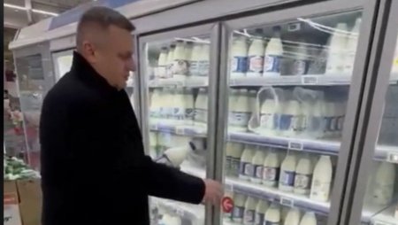 Un deputat slovac s-a filmat intr-un supermarket Auchan din Moscova: 