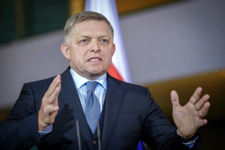 Robert Fico risca sa fie demis dupa ce a pus in discutie apartenenta Slovaciei la UE si NATO. Un pericol existential, avertizeaza Opozitia