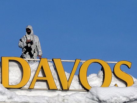 Avertisment sumbru venit de la Davos: Liderii din businessul european spun ca regiunea risca sa ramana in urma Chinei si a Americii daca Uniunea Europeana nu se reformeaza. Istoria sugereaza ca, desi se vorbeste mult, nu se intreprind multe actiuni din partea <span style='background:#EDF514'>COMISIEI</span> Europene