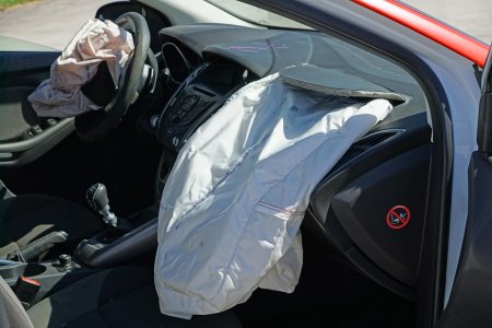 Sute de mii de automobile Citroën si DS sunt rechemate in service din cauza problemelor la airbag-urile Takata, care intre timp a dat faliment