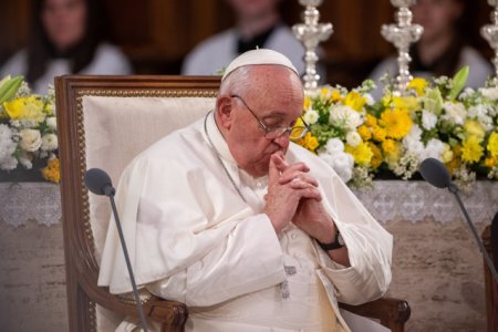 Papa Francisc avertizeaza la Davos asupra crizei adevarului cauzata de inteligenta artificiala