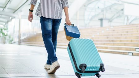 Un politician din Portugalia, dat afara din partid dupa ce ar fi furat mai multe valize de la aeroport. 