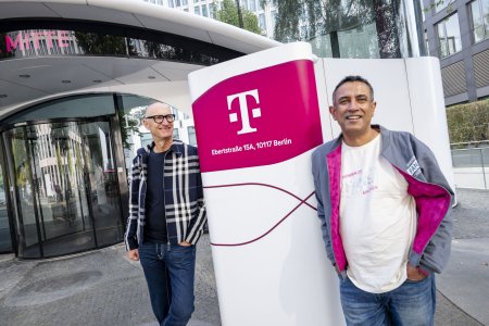 Tim Hottges anunta ca va ramane seful Deutsche Telekom pana in 2028. Srini Gopalan, care a incercat si nu a reusit sa readuca pe crestere businessul din Romania, va fi director operational al T-Mobile SUA