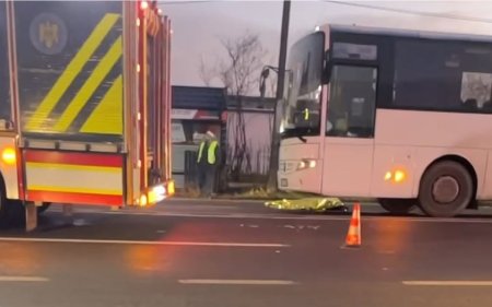 O femeie din judetul Iasi a murit dupa ce a fost lovita de un auto<span style='background:#EDF514'>TURISM</span> si aruncata sub rotile unui autocar