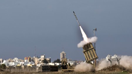 Trump ordona const<span style='background:#EDF514'>RUIRE</span>a unui scut antiracheta de tip Iron Dome pentru a proteja SUA: Trebuie sa incepem imediat