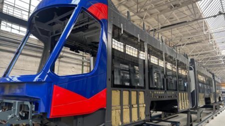 Transport public modern in Oradea. In 2025 vor ajunge 9 tramvaie noi si 30 de autobuze electrice, finantate din fonduri europene