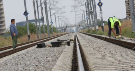 Trei indivizi au pus in pericol circulatia trenurilor pe o magistrala feroviara dupa ce au furat cablurile de telecomunicatii