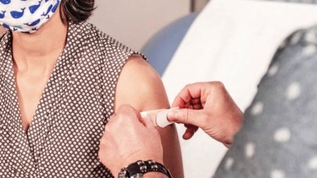 Cum se vede interesul pentru vaccinarea anti-HPV in cifre? Crestere de 10 ori la persoanele peste 18 ani dupa reducerea la jumatate a <span style='background:#EDF514'>PRETUL</span>ui. Peste 31.000 de persoane de peste 18 ani si-au facut prima doza de vaccin in 2024, in primele noua luni din an, fata de doar 3.500 de oameni in 2023