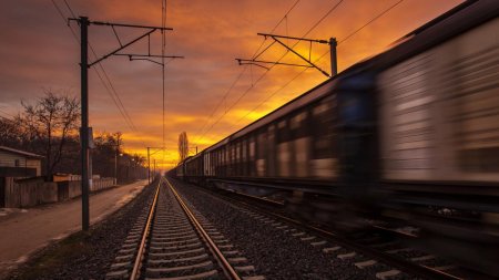 Un barbat de 71 de ani, abia operat, a murit lovit de tren dupa ce a fugit dintr-un spital din Buzau