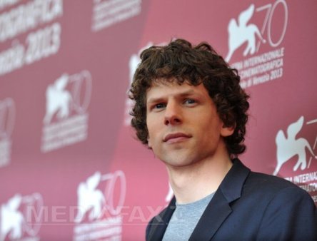 Actorul <span style='background:#EDF514'>JESSE</span> Eisenberg, avertizat sa nu se intalneasca cu Mark Zuckerberg