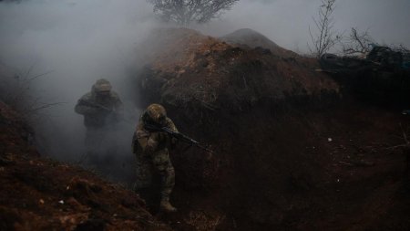 Rusii au <span style='background:#EDF514'>CAPTUR</span>at orasul Ceasiv Iar, dupa aproape un an de lupte intense. Ce inseamna asta pentru ucraineni