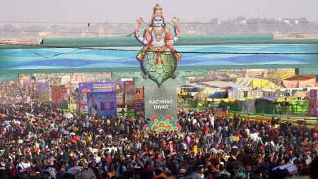 Ce este Kumbh Mela, cel mai mare festival religios din India unde mii de oameni s-au calcat in picioare 