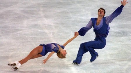 Doi fosti campioni mondiali la patinaj artistic se aflau in avionul prabusit in Washington. Si alti sportivi erau la bord