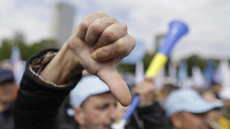 Tensiune maxima inainte de prezentarea bugetului. Proteste in tara, CFR-stii ameninta cu blocaje. Ciolacu si Barna s-au dus la BNR