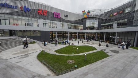 Mall-ul Veranda Obor din Bucuresti a fost scos la vanzare. Cine se arata interesat sa-l cumpere