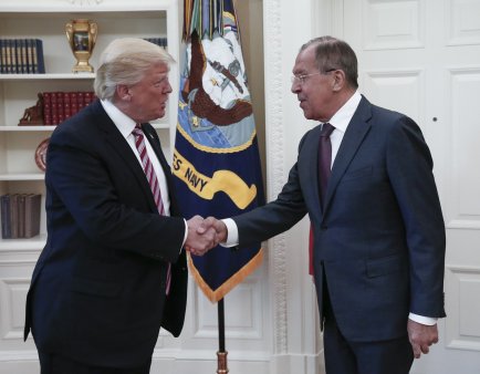 <span style='background:#EDF514'>SERGHEI</span> Lavrov spune ca Donald Trump ar putea urma calea celui mai mare dictator din istorie