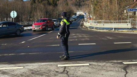 Aglomeratie mare pe Valea Prahovei: Se circula in coloana, cu viteza redusa. Politia recomanda rute alternative