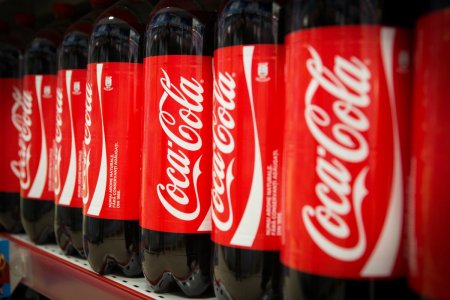 Coca-Cola retrage urgent bauturi din 3 tari europene! Acestea contin o substanta periculoasa pentru sanatate!